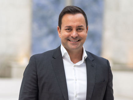 Cem Özcan neuer Vertriebsleiter Boden und Bindemittel