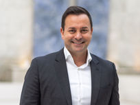 Cem Özcan neuer Vertriebsleiter Boden und Bindemittel